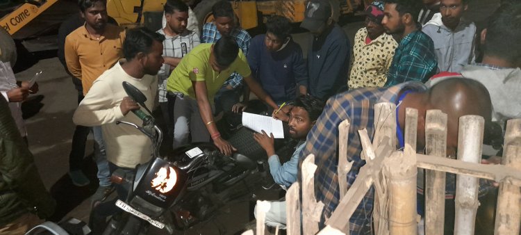 Dhanbad: केंदुआडीह पुलिस स्टेशन के सामने से युवक का किडनैप, मारपीट कर छोड़ा, रघुकुल समर्थकों पर आरोप