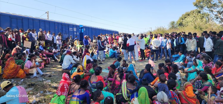 Giridih: सफल नहीं हो पाया सेंगल अभियान का रेल चक्का जाम आंदोलन,पुलिस ने रेलवे ट्रैक पर जाने से रोका