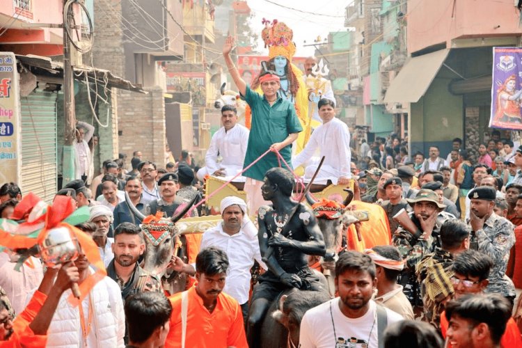 Bihar: महाशिवरात्रि पर सेंट्रल मिनिस्टर नित्यानंद राय बने भोले बाबा के गाड़ीवान, हांकी बैलगाड़ी