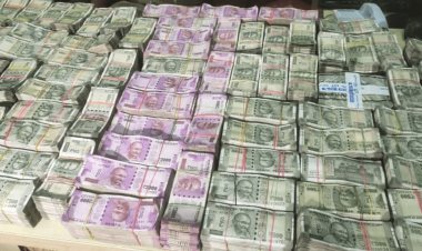 West Bengal: कोलकाता में अवैध कॉल सेंटरों पर रेड, चार करोड़ रुपये कैश, महंगी कारें और 400 कंप्यूटर जब्त