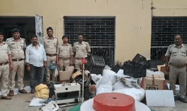 Dhanbad: तोपचांची में नकली शराब फैक्ट्री का खुलासा, 25 सौ लीटर स्प्रिट जब्त