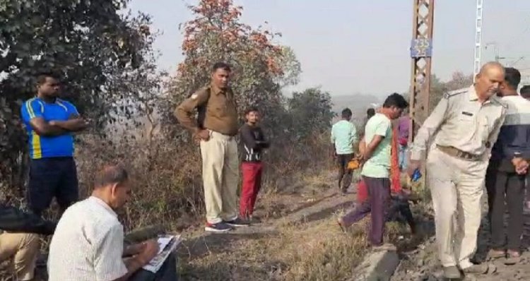 Dhanbad: ग्रामीणों ने युवक-युवतियों को जबरन कराया विवाह, ट्रेन के आगे कूदकर दोनों ने दी जान