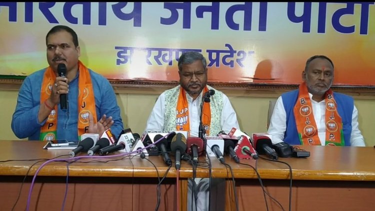 Jharkhand: CM के प्रिंसिपल सेकरेटरी पर विशाल चौधरी के घर जाकर फाइल निपटाने का आरोप, BJP ने जारी किया Video 