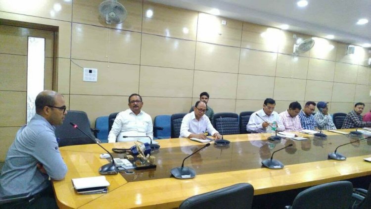 Dhanbad: पाइप लाइन में मोटर जोड़ पानी खींचने वालों के खिलाफ दर्ज करायें FIR : DC