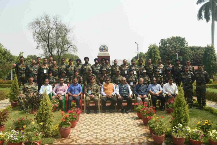 Dhanbad: आर्मी 40 ऑफिसर्स को ट्रेनिंग दे रहा है सीएसआईआर
