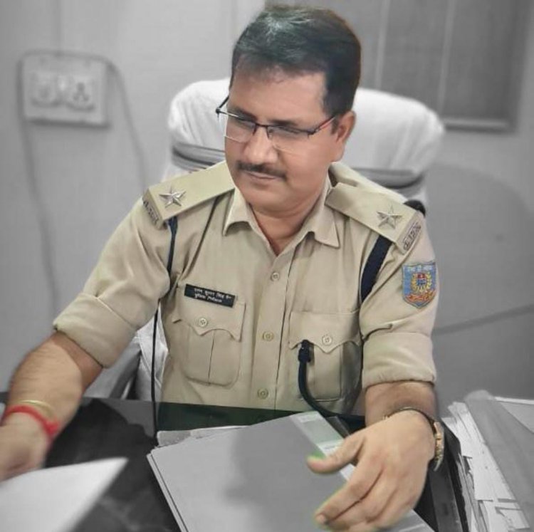 Jharkhand: देवघर जिला का एक पुलिस इंस्पेक्टर क्रिमिनलों के निशाने पर, डिपार्टमेंट व एसोसिएशन भी कर रहा है अनदेखी