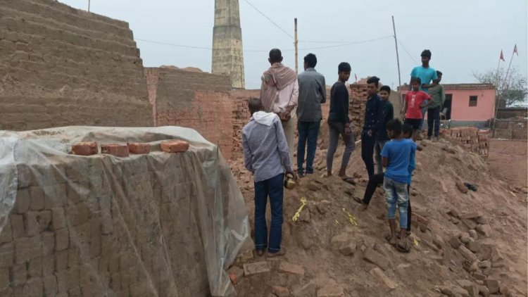 Bihar: पटना के मनेर में ईंट भट्ठे की दीवार गिरने से सात लोग दबे, चार महिलाओं की मौत