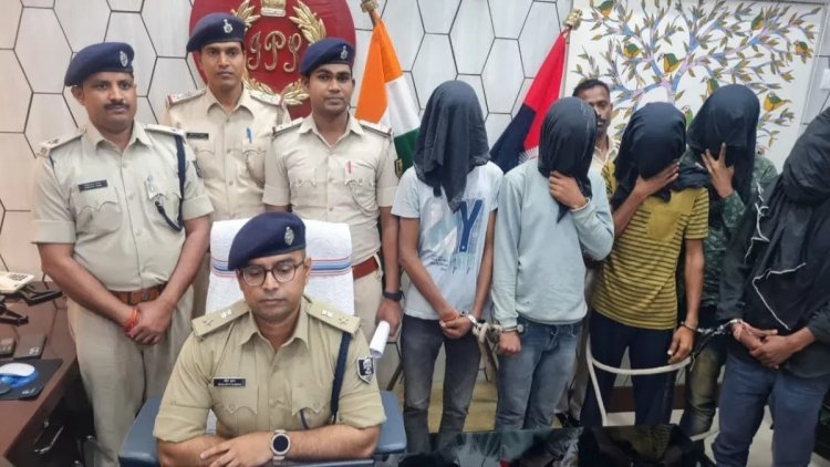 बिहार: सदर अस्पताल में महिलाकर्मी से अश्लीलता करने वाला निकला चोर, चार साथियों के साथ अरेस्ट, आर्म्स बरामद