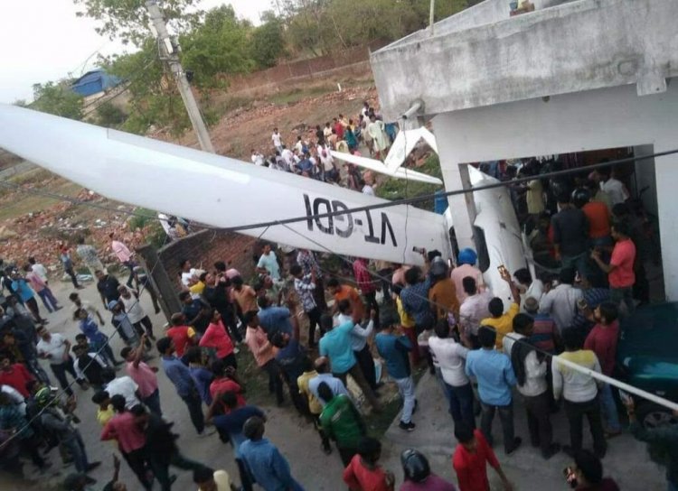 Dhanbad: एयरपोर्ट से उड़ान भरते ही एक मकान पर गिरा ग्लाइडर