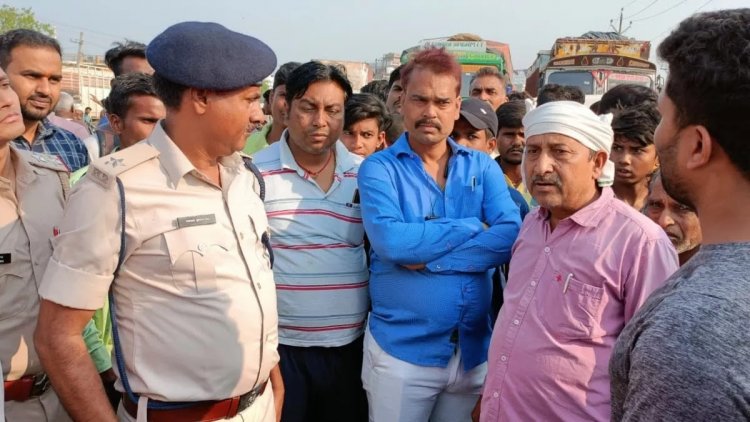 Bihar : गोपालगंज में हार्ट अटैक से हुई बुजुर्ग की मौत: बीजेपी MLC राजीव कुमार समेत चार के खिलाफ FIR, मौत के लिए जिम्मेदार ठहराया