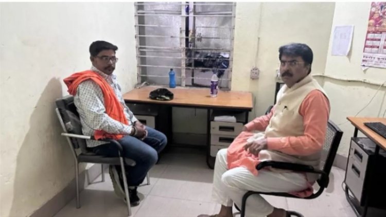 Bihar : दरभंगा में VHP लीडर की गिरफ्तारी पर बवाल, देर रात तक पुलिस स्टेशन में बैठे रहे MLA, आधी रात में हुई रिहाई