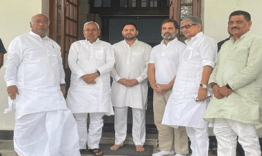 New Delhi : मल्लिकार्जुन खरगे व राहुल गांधी से मिले नीतीश कुमार, विपक्षी दलों की एकजुटता की ठोस पहल