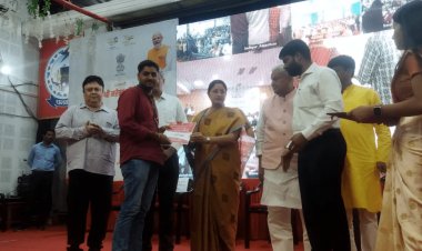 Dhanbad: रोजगार मेले में सेंट्रल मिनिस्टर अन्नपूर्णा देवी ने बांटा नियुक्ति पत्र, कहा- भ्रष्टाचार में डूबी है झारखंड गवर्नमेंट