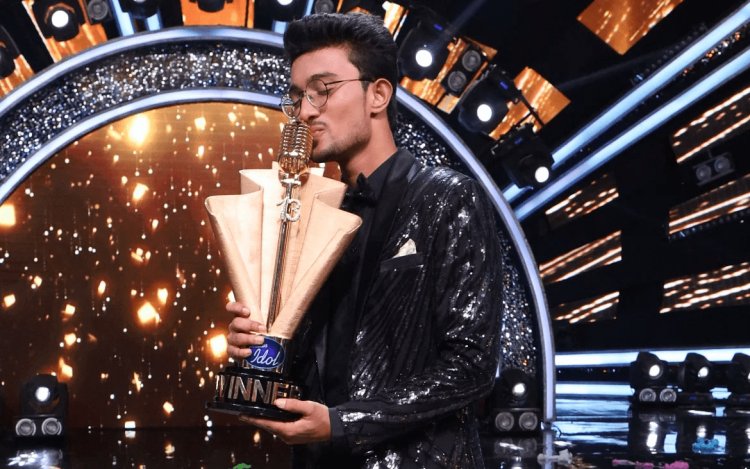 Indain Idol 13: अयोध्या के ऋषि सिंह बने इंडियन आइडल 13वें सीजन का विनर, ट्रॉफी के साथ मिले 25 लाख रुपये