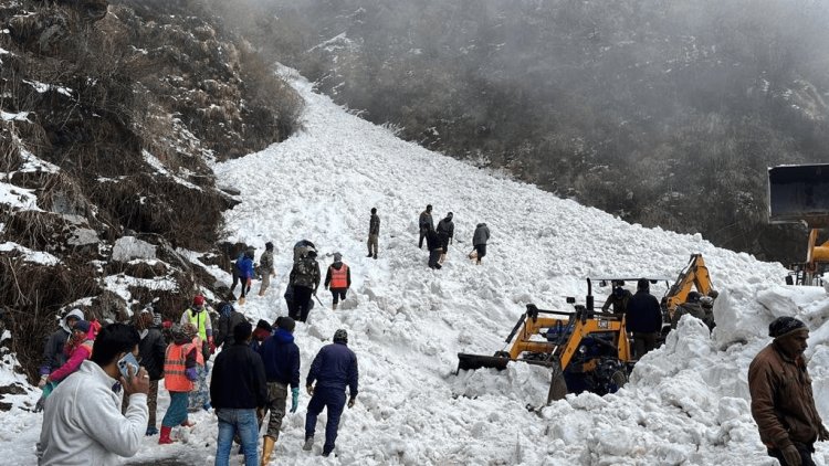 Sikkim: नाथुला के पास हिमस्खलन, सात पर्यटकों की मौत, 80 से ज्‍यादा के फंसे होने की आशंका