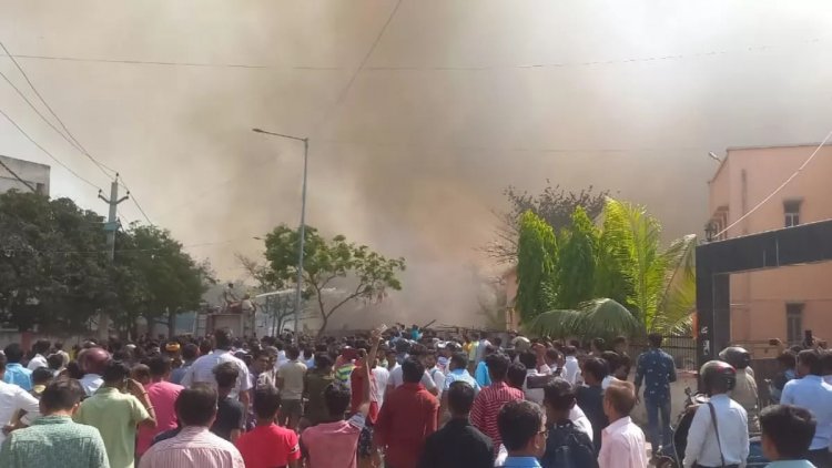 Bihar : पटना के झुग्गियों में लगी भीषण आग, 100 से अधिक झोपड़ियां खाक