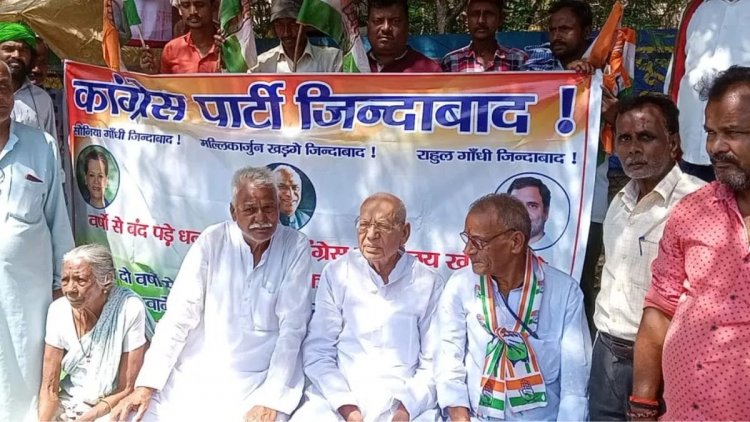Dhanbad: 12 वर्षों से बंद पड़े कांग्रेस ऑफिस को खुलवाने के लिए गवर्नमेंट के खिलाफ धरना,पास किये गये प्रोपोजल