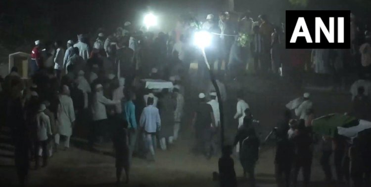Uttar Pradesh : Atique Ahmed व अशरफ की बॉडी असद की कब्र के पास दफनाये गये,दोनों नाबालिग बेटे कब्रिस्तान पहुंचे