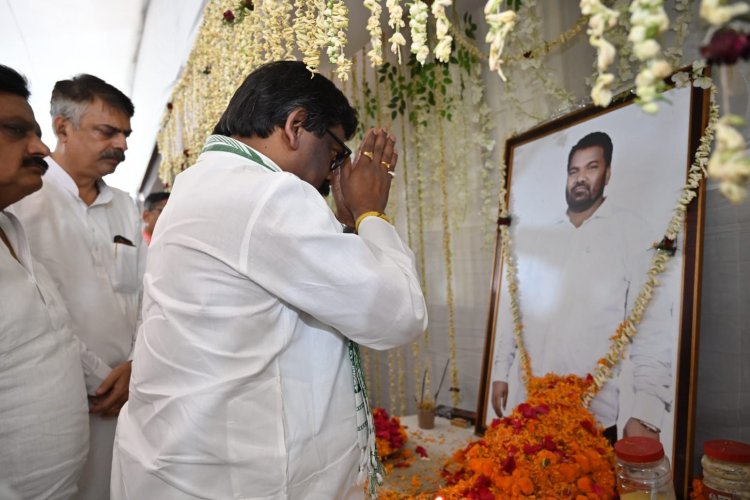 Jharkhand: जगरनाथ महतो को श्रद्धांजलि देने बोकारो पहुंचे CM हेमंत सोरेन, कहा- उनके विचारों को रखा जायेगा जिंदा