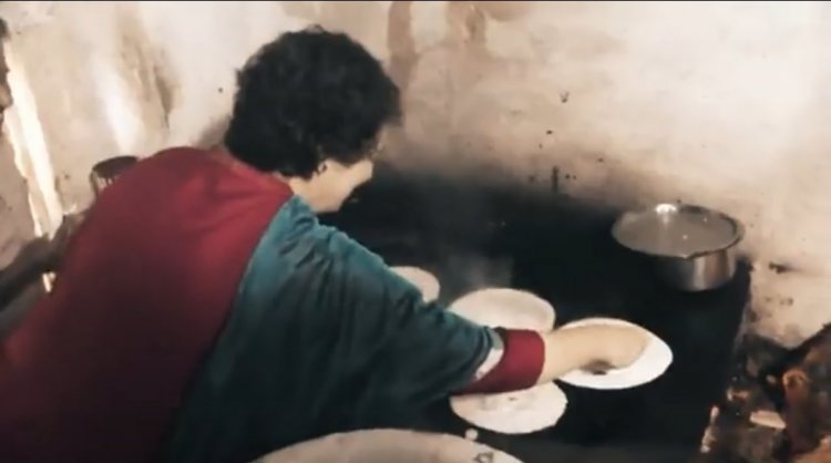 Karnataka: चुनावी दौरे में दिखा प्रियंका गांधी का अनोखा अंदाज, मैसूर के मायलारी रेस्टोरेंट में बनाया डोसा