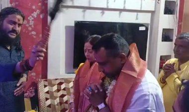 Dhanbad:  हेल्थ मिनिस्टर बन्ना गुप्ता ने कतरास में वाइफ के साथ विशेष पूजा अर्चना की