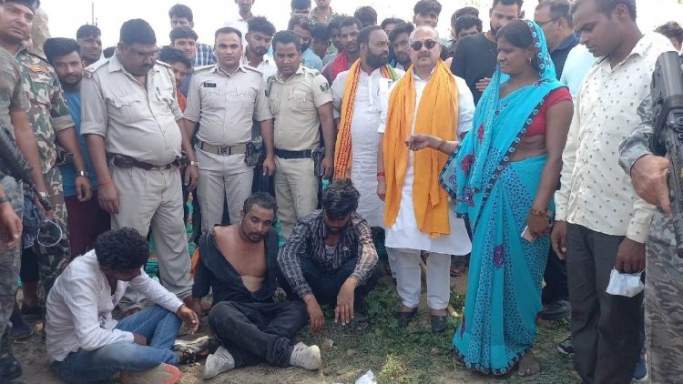 Bihar : औरंगाबाद में चेन लूटकर भाग रहे क्रिमिनलों ने BJP एमपी पर तानी पिस्टल, पुलिसकर्मियों ने खदेड़कर पकड़ा