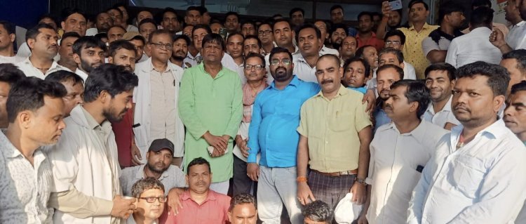 Dhanbad: SNMMCH में आउटसोर्स कर्मियों की स्ट्राइक समाप्त , MLA ढुल्लू महतो ने मिनिस्टर व सेकरेटरी से की बात