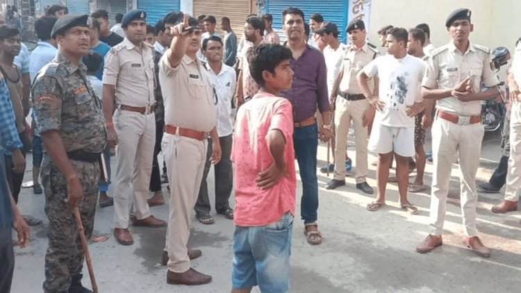 Bihar: मुजफ्फरपुर में तालाब में मिली छात्रा की बॉडी, आक्रोशित लोगों ने पुलिस की दो गाड़ियां फूंकी