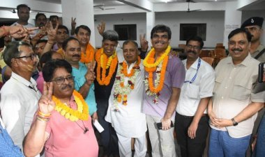 Dhanbad: अमरेंद्र सहाय बने धनबाद बार एसोसिएशन के प्रसिडेंट, जितेंद्र कुमार का महासचिव पोस्ट पर कब्जा