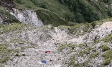 Uttarakhand : पिथौरागढ़ में मंदिर जा रहे श्रद्धालुओं की जीप 600 मीटर गहरी खाई में गिरी जीप, नौ लोगों की मौत