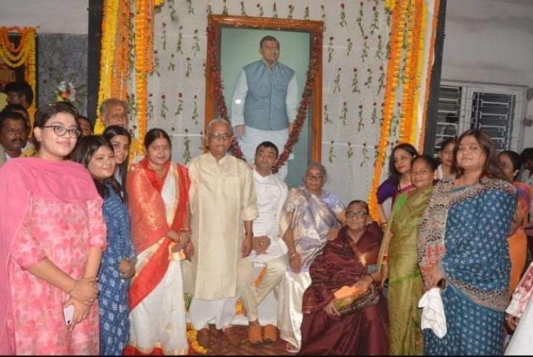 Dhanbad: सूर्यदेव सिंह की 32वी पुण्यतिथि पर दी गयी भावभीनी श्रद्धांजलि