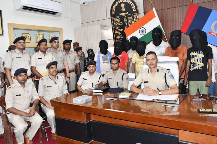 Gangs of Wasseypur: धनबाद पुलिस ने प्रिंस खान का एकाउंटिंग नेटवर्क किया ध्वस्त, एक महिला समेत 10 गुर्गे अरेस्ट