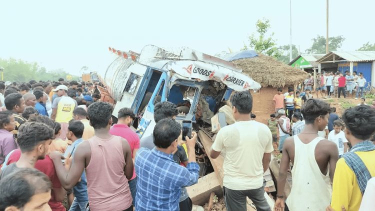 Jharkhand: पूर्वी सिंहभूम के बरसोल में भीषण रोड एक्सीडेंट में दो की मौत, ग्रामीणों ने किया रोड जाम 