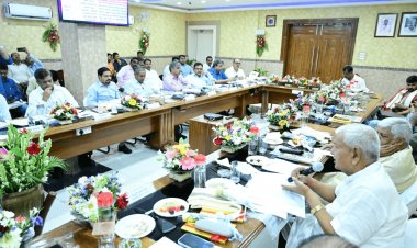 धनबाद रेल मंडल संसदीय समिति की बैठक,सांसदों ने पैसेंजर सुविधाओं में बढ़ोतली को ले दिये कई सुझाव