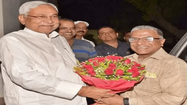 Bihar Politics : CM नीतीश कुमार से मिले राज्यसभा उपसभापति हरिवंश, राजनीतिक कयासबाजी शुरू