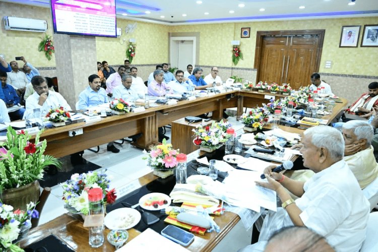 धनबाद रेल मंडल संसदीय समिति की बैठक,सांसदों ने पैसेंजर सुविधाओं में बढ़ोतली को ले दिये कई सुझाव
