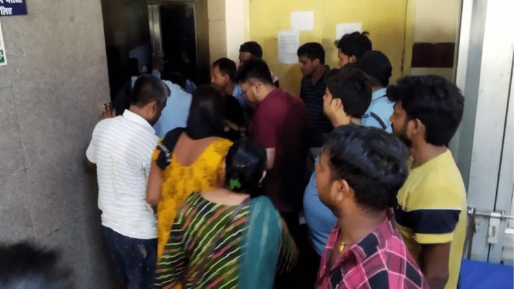 Bihar : पटना IGIMS में लिफ्ट के अंदर फंसे 13 लोग, दरवाजा तोड़कर किया गया रेस्क्यू