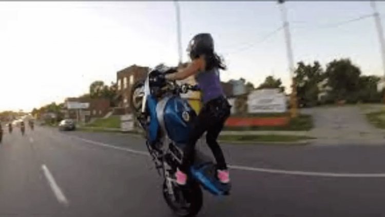 Bihar : स्पोर्ट्स बाइक पर जानलेवा करतब दिखाने वाला वीडियो सोशल मीडिया पर वायरल, पुलिस ने लगाया 30 हजार का फाइन