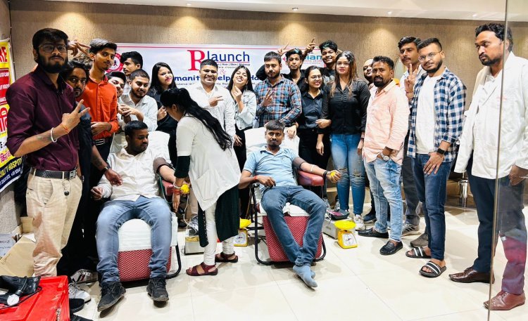 Dhanbad : R Launch सैलून में ब्लड डोनेशन कैंप, ह्यूमैनिटी हेल्पिंग हैंड्स इंडिया ने जमा किया 33 यूनिट ब्लड 