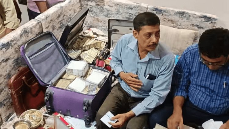 Bihar: भागलपुर में एक्सक्युटिव इंजीनियर के बेडरूम से मिले डेढ़ करोड़ कैश, किचन में छुपाये थे ज्वेलरी