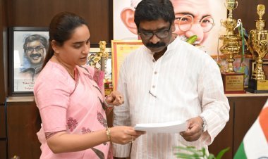 झरिया MLA पूर्णिमा सिंह ने की CM हेमंत सोरेन से मुलाकात, झमाडा के त्रुटिपूर्ण पानी बिल और बकाये बिल पर चर्चा