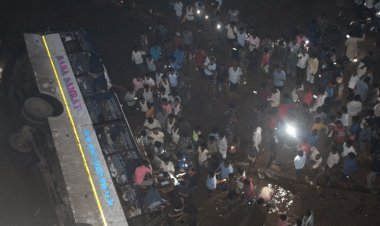 Jharkhand: रांची से गिरिडीह आ रही बस बराकर नदी में गिरी, चार की मौत, 23 घायल