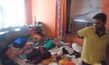 Dhanbad: हीरापुर विनोद नगर में बंद पड़े घर से लाखों की संपत्ति चोरी