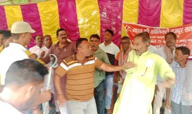 Dhanbad: अरूप चटर्जी के खिलाफ अपशब्द कहने हंगामा, BCKU समर्थकों ने JMM लीडर को पीटा