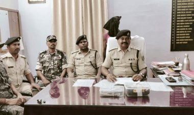 Jharkhand : खूंटी में PLFI नक्सली को पुलिस ने किया अरेस्ट, लेवी के रुपये और आर्म्स बरामद