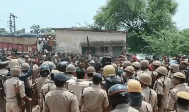 Uttar Pradesh: छात्रा से छेड़खानी के विरोध पर चचेरे भाई की मर्डर, महिलाओं ने किया पुलिस स्टेशन पर प्रदर्शन