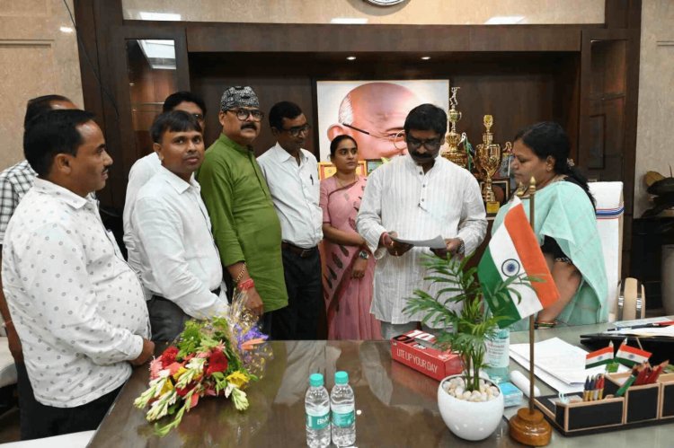 Jharkhand : BRP-CRP के मानदेय में बढ़ोतरी व सेवा शर्त नियमावली का CM ने दिया आश्वासन