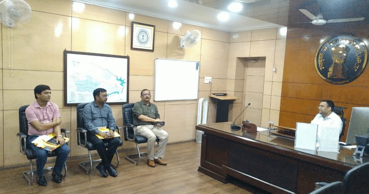 Dhanbad : जिले को स्वच्छ रखने, ट्रैफिक को सुदृढ़ करने के लिए डीसी ने की बैठक