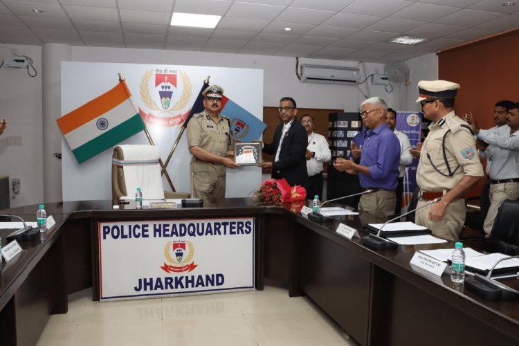 Jharkhand : एक्सीडेंट में पुलिसकर्मियों की मौत पर परिजनों को मिलेगी 50 लाख की बीमा राशि