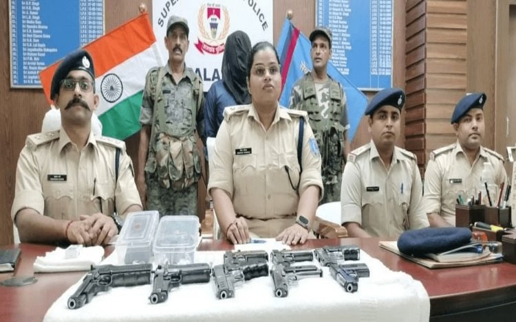 Jharkhand : पलामू पुलिस को मिली बड़ी सफलता, गैंगस्टर सुजीत सिन्हा का आर्म्स का जखीरा बरामद, एक अरेस्ट